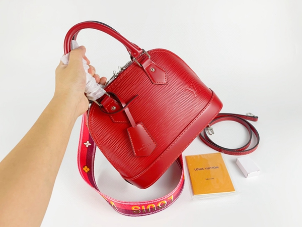 ルイヴィトンバッグ正面デザイン